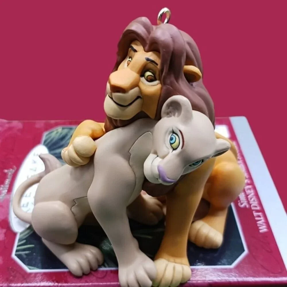 Hallmark  simba & Nala walt disney simba's pride christmas ornament